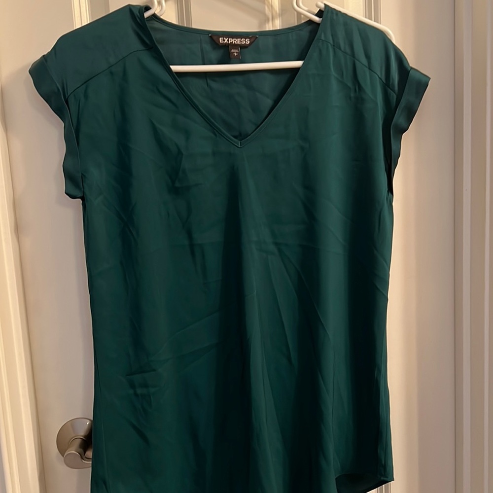 NWOT Express green silky V neck tee